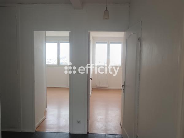Appartement
         6 pièces
        - 100 m² 79 000 € *