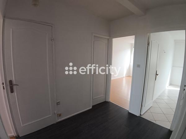 Appartement
         6 pièces
        - 100 m² 79 000 € *