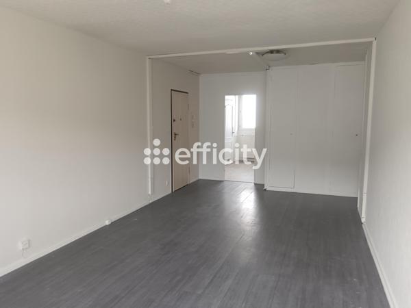 Appartement
         6 pièces
        - 100 m² 79 000 € *