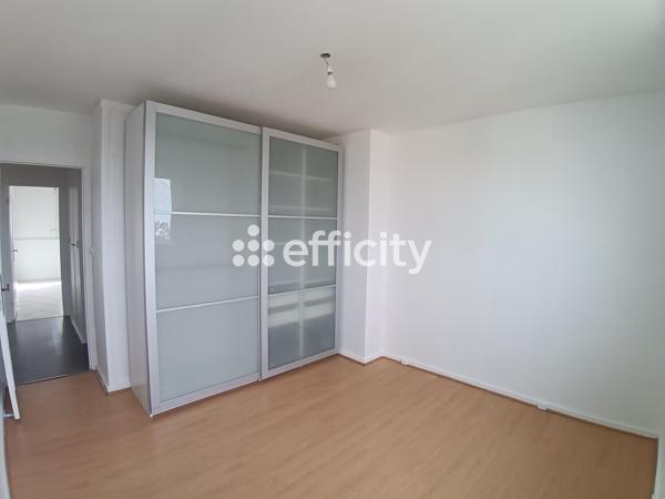 Appartement
         6 pièces
        - 100 m² 79 000 € *