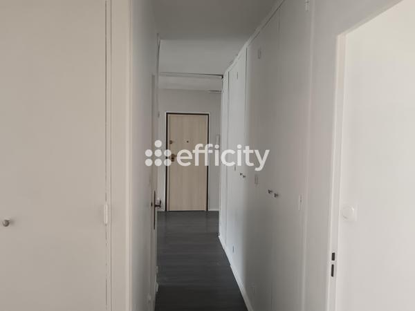 Appartement
         6 pièces
        - 100 m² 79 000 € *