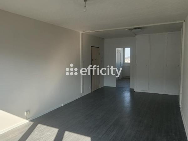 Appartement
         6 pièces
        - 100 m² 79 000 € *