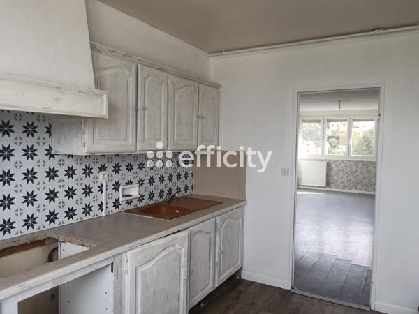 Appartement
         6 pièces
        - 100 m² 79 000 € *