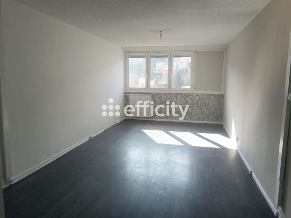 Appartement
         6 pièces
        - 100 m² 79 000 € *
