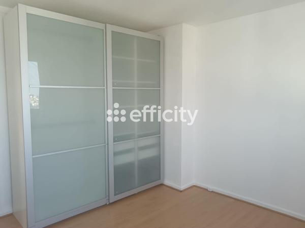 Appartement
         6 pièces
        - 100 m² 79 000 € *