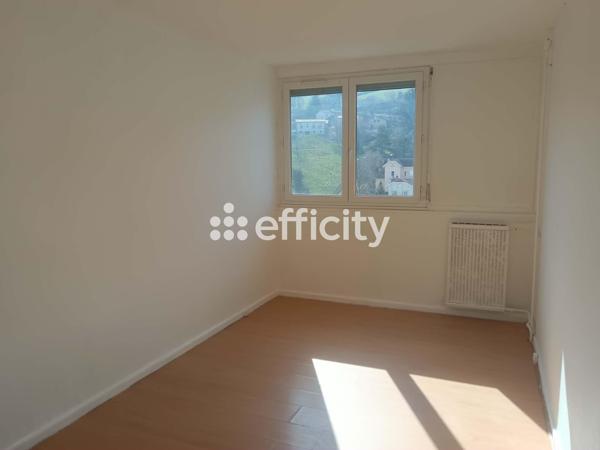 Appartement
         6 pièces
        - 100 m² 79 000 € *