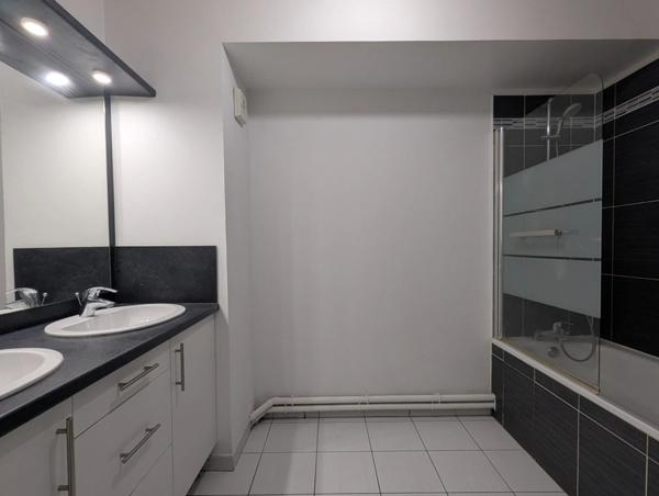 Appartement à vendre 3 pièces BORDEAUX au bord du lac.