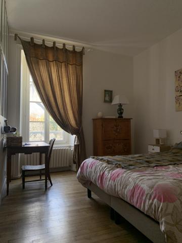 À vendre – Appartement de caractère rénové au pied des remparts – Vannes centre