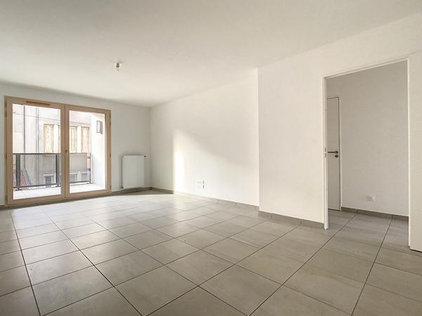 Villeurbanne : Charmant T3 récent de 65 m² avec balcon et garage