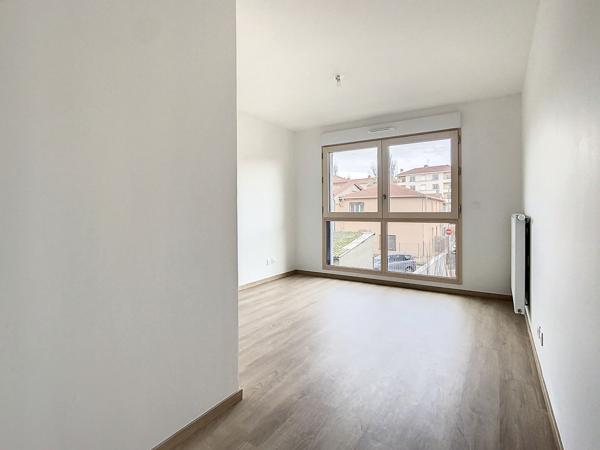 Villeurbanne : Charmant T3 récent de 65 m² avec balcon et garage