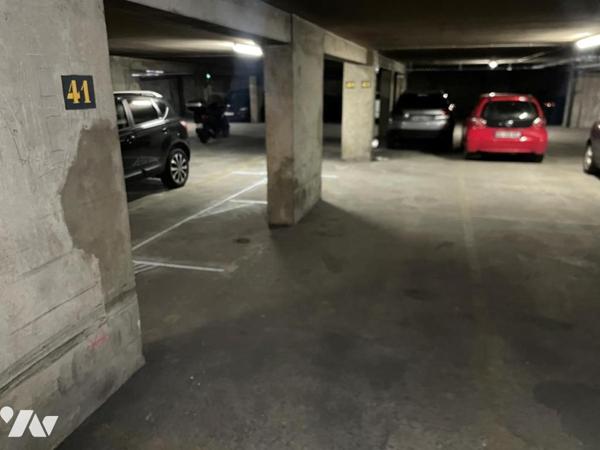 PARIS XVIIIe -2 places de parking - Secteur Grandes Carrières