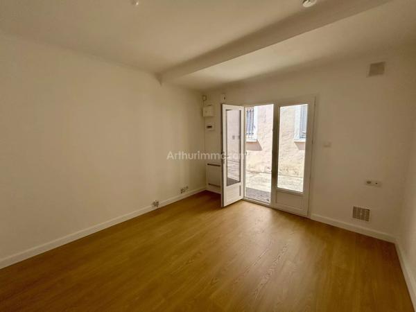 Location                                                      Studio
                        
                     1 pièces                      19 m2                     à Martigues