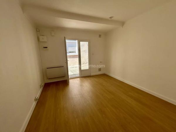 Location                                                      Studio
                        
                     1 pièces                      19 m2                     à Martigues