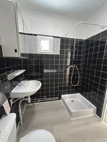Location                                                      Studio
                        
                     1 pièces                      19 m2                     à Martigues