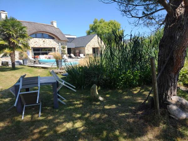 Baden, propriété de caractère en pierre sous chaume