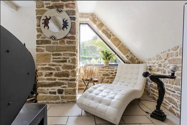 Baden, propriété de caractère en pierre sous chaume
