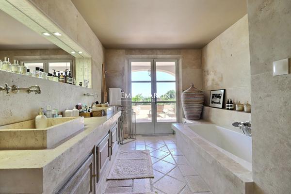 A vendre - Propriété à Grimaud avec vue mer