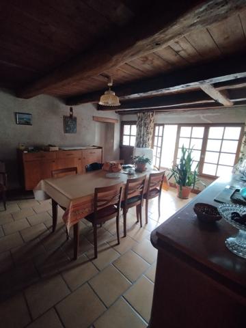 Maison
                                                                                                                                                                                                                                                                                                                        10 pièce(s)                                                                                                                                                                                                          5 chambre(s)                                                                                                                                                                                                          193  m²