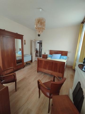 Maison
                                                                                                                                                                                                                                                                                                                        10 pièce(s)                                                                                                                                                                                                          5 chambre(s)                                                                                                                                                                                                          193  m²