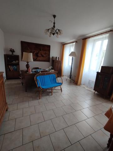 Maison
                                                                                                                                                                                                                                                                                                                        10 pièce(s)                                                                                                                                                                                                          5 chambre(s)                                                                                                                                                                                                          193  m²