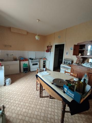Maison
                                                                                                                                                                                                                                                                                                                        10 pièce(s)                                                                                                                                                                                                          5 chambre(s)                                                                                                                                                                                                          193  m²