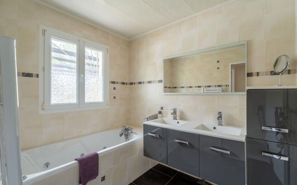 Maison à vendre    5 pièces •  Parentis-en-Born