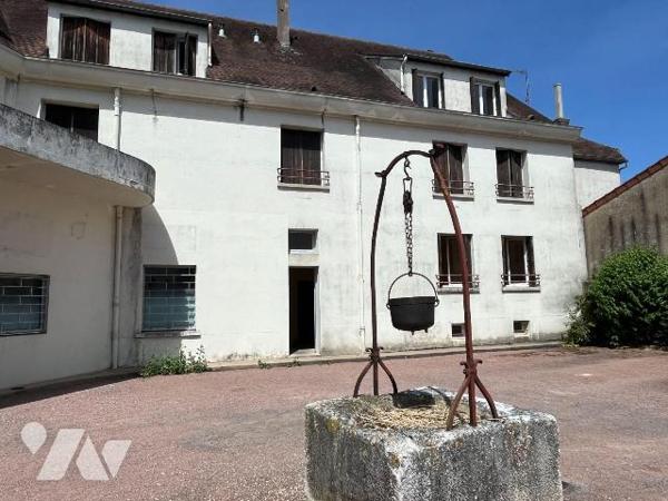 A VENDRE à AVALLON (89200), à proximité de tous commerces, et tout proche du centre ville.
UN ...