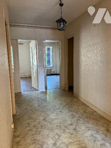 A VENDRE à AVALLON (89200), à proximité de tous commerces, et tout proche du centre ville.
UN ...