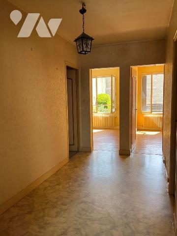 A VENDRE à AVALLON (89200), à proximité de tous commerces, et tout proche du centre ville.
UN ...