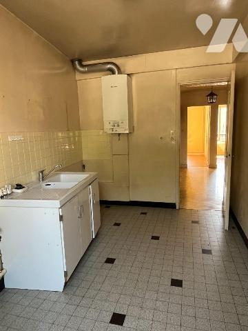 A VENDRE à AVALLON (89200), à proximité de tous commerces, et tout proche du centre ville.
UN ...