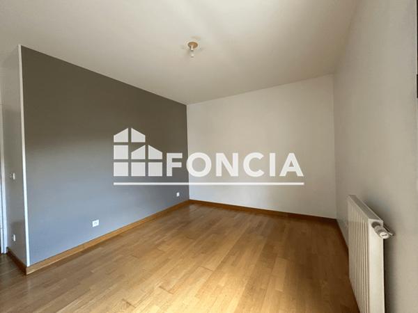 Location Appartement 3 pièces 81.64 m² - 21 RUE DU 140EME R.I.A Grenoble 38000