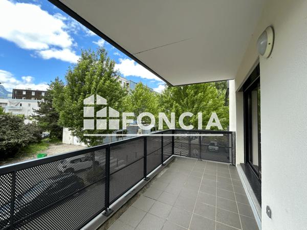 Location Appartement 3 pièces 81.64 m² - 21 RUE DU 140EME R.I.A Grenoble 38000