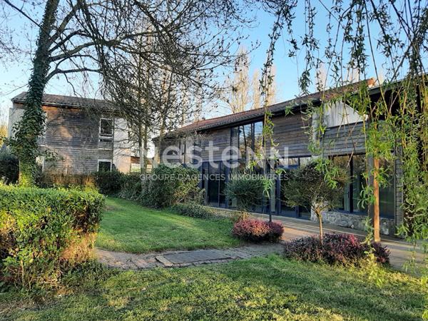 Ensemble immobilier de plus de 600m² dans un cadre paisible sur Nueil Les Aubiers