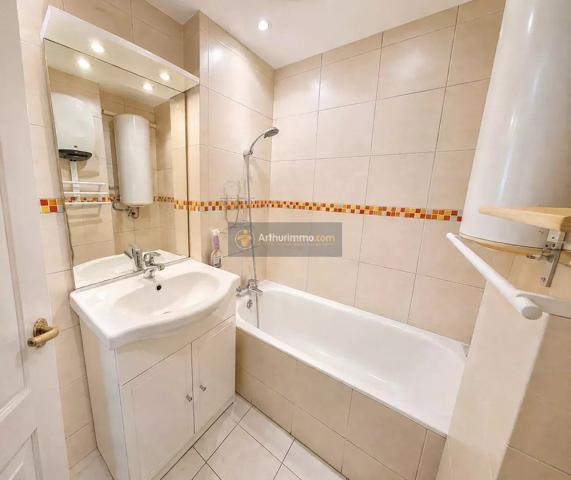 Vente                                                      Appartement
                        
                     1 pièces                      17 m2                     à Fréjus