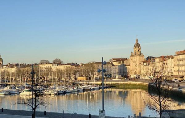 La Rochelle Vieux Port : murs commerciaux et licence IV