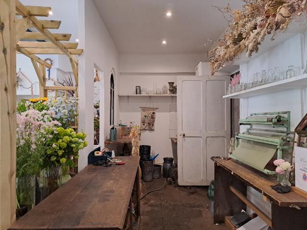 Fonds De Commerce
        
        - 120 m² Exclusivité 121 000 € *