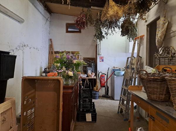 Fonds De Commerce
        
        - 120 m² Exclusivité 121 000 € *