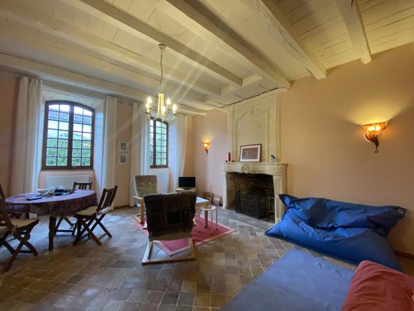 6KM GARE ANGOULEME Exceptionnellement rare ! Maison ancienne rénovée + maison annexe, terrain, piscine.