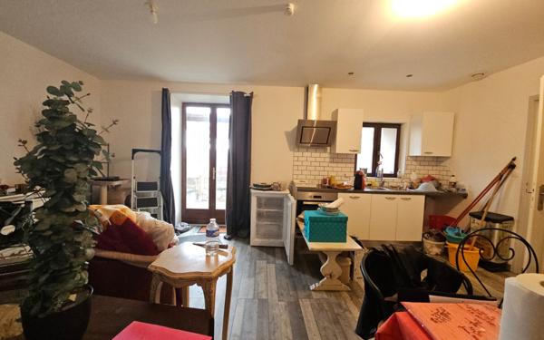 Immeuble à vendre    12 pièces •  Saint-Étienne