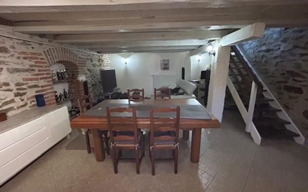 Immeuble à vendre    12 pièces •  Saint-Étienne