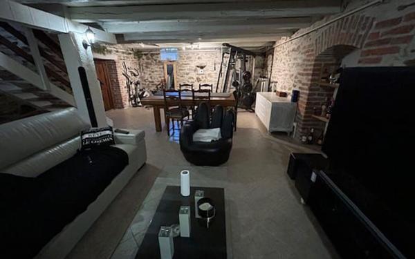 Immeuble à vendre    12 pièces •  Saint-Étienne