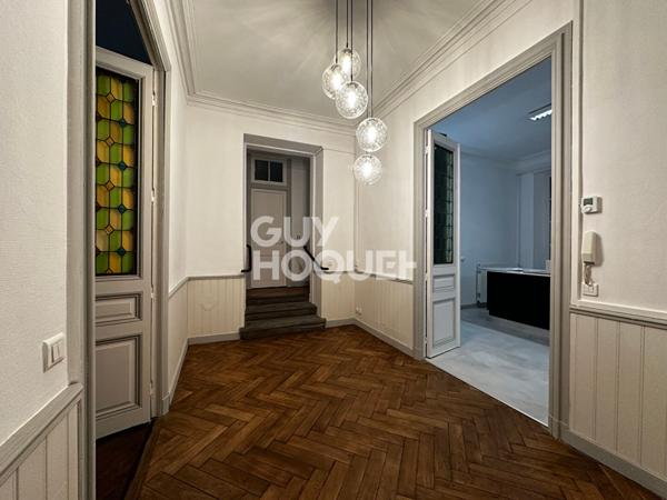 CARCASSONNE Bastide - Appartement 142m² avec garage, cave, annexe, cour commune .