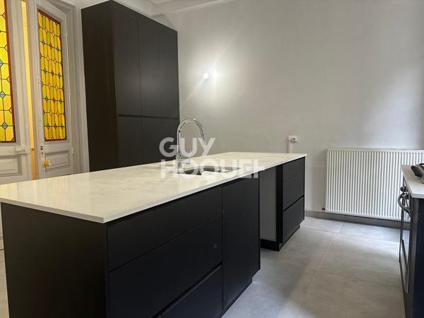 CARCASSONNE Bastide - Appartement 142m² avec garage, cave, annexe, cour commune .