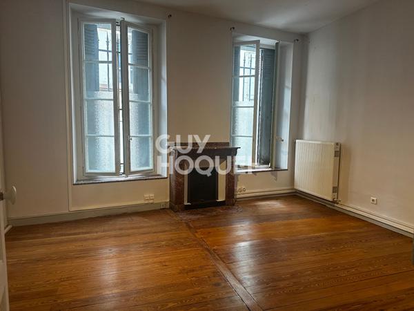 CARCASSONNE Bastide - Appartement 142m² avec garage, cave, annexe, cour commune .