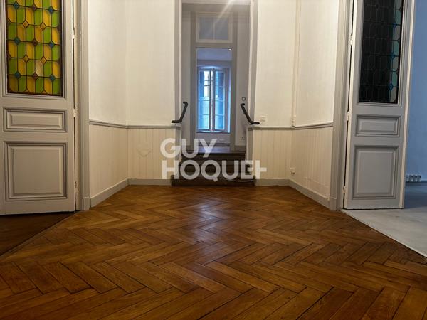 CARCASSONNE Bastide - Appartement 142m² avec garage, cave, annexe, cour commune .