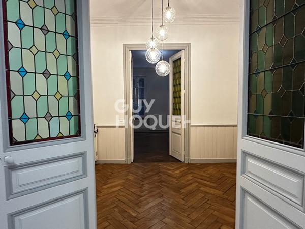 CARCASSONNE Bastide - Appartement 142m² avec garage, cave, annexe, cour commune .