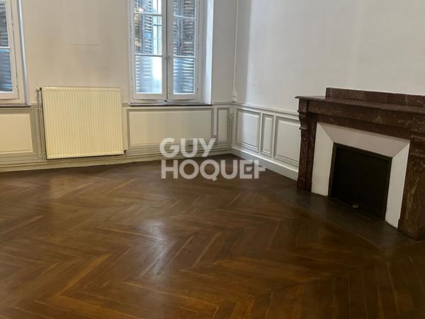 CARCASSONNE Bastide - Appartement 142m² avec garage, cave, annexe, cour commune .