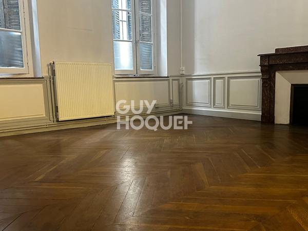 CARCASSONNE Bastide - Appartement 142m² avec garage, cave, annexe, cour commune .