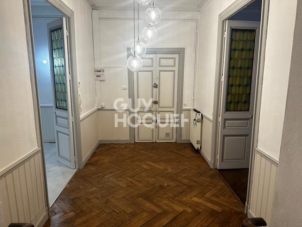 CARCASSONNE Bastide - Appartement 142m² avec garage, cave, annexe, cour commune .