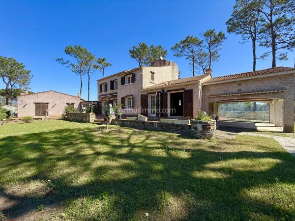 Vente                                                      Maison
                        
                     6 pièces                      204 m2                     à Bastia